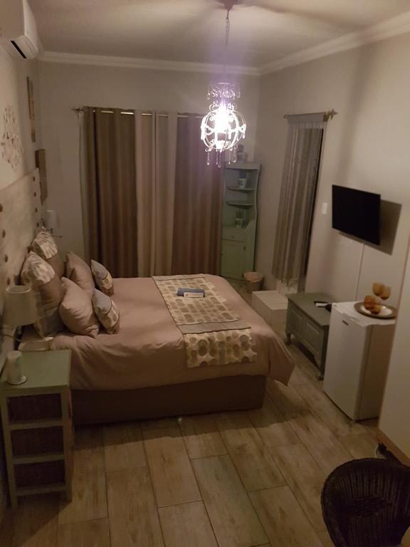 @Home Guest House Zeerust Εξωτερικό φωτογραφία